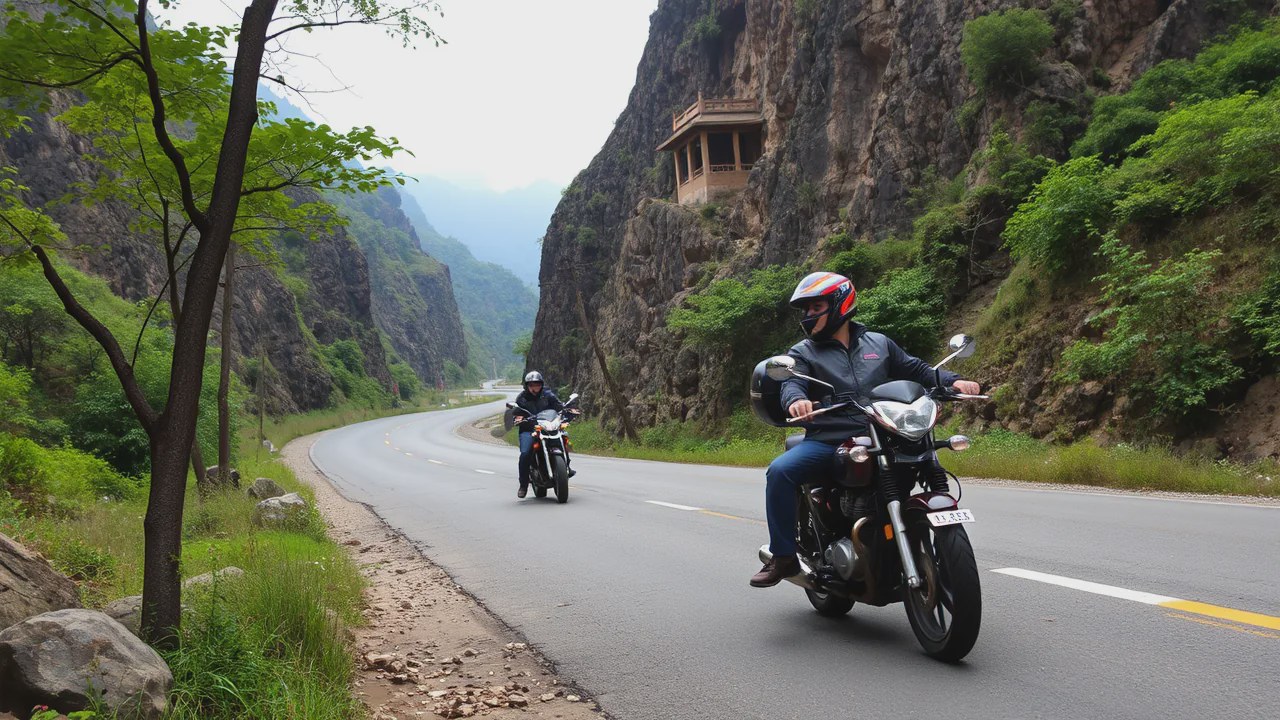 Sức Khỏe Khi Đi Hai Van Pass Motorbike Tour: Chuẩn Bị Gì Để Không Gục Giữa Đèo